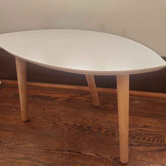 A Pair (x2): 3-Legged Coffee or Side Tables - Picture 3 of 12